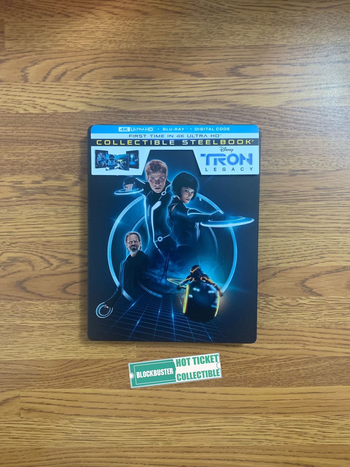 TRON: Legacy (Limited-Edition Collectible Steelbook) 4K UHD Blu-ray Combo Pack [4K UHD Blu-ray + Blu-ray]