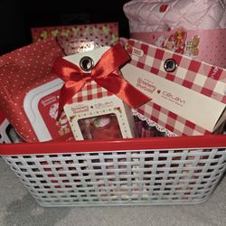 Strawberry Shortcake 🍰 Gift Basket 