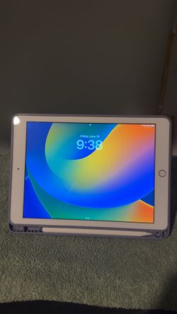 iPad 5th Generation - 32GB - RESET W APPLE PENCIL!