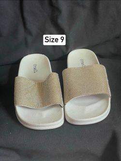 New women’s sandals size 9