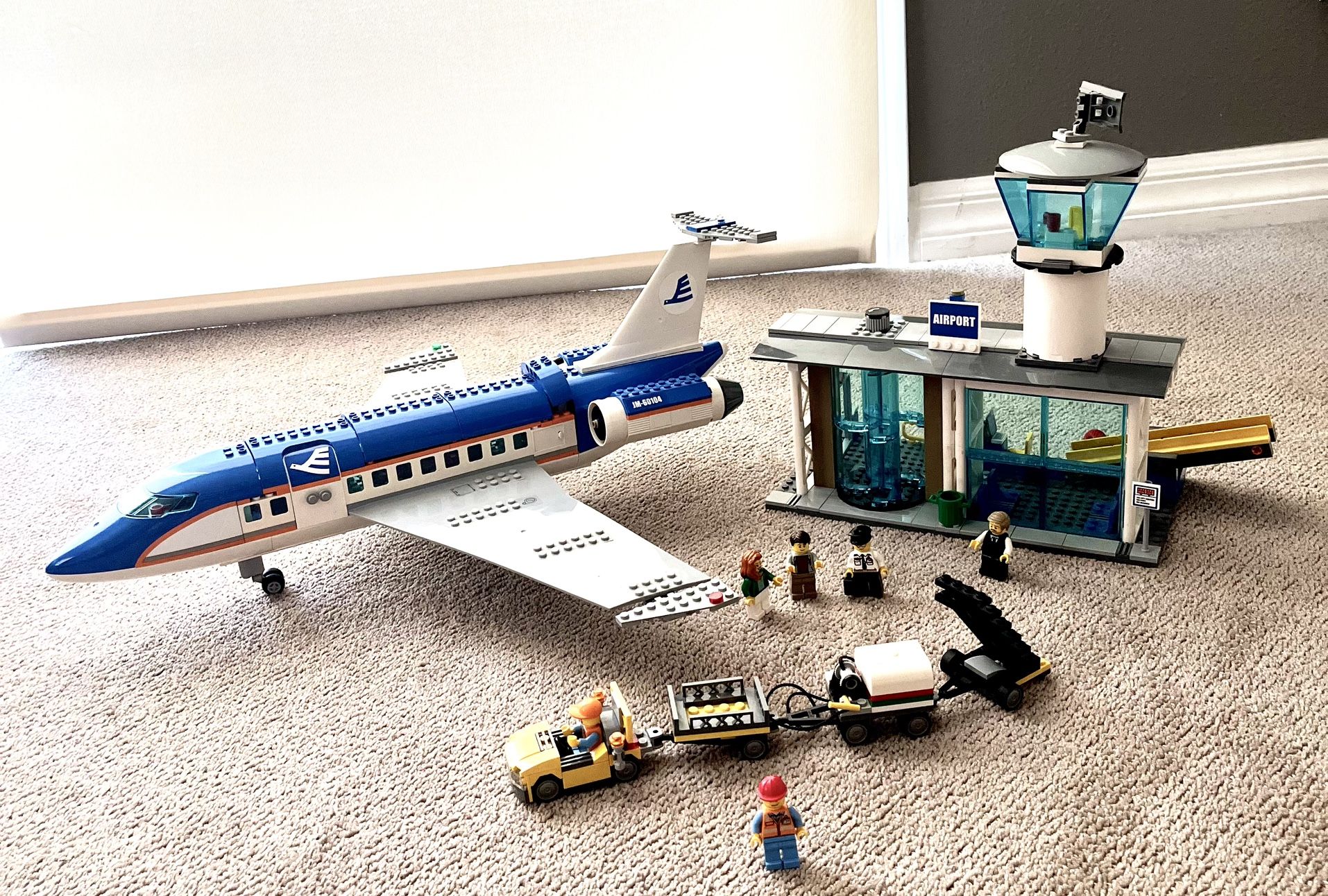 LEGO City Airport 60104 Airport Passenger Terminal Building Kit (694 Piece)