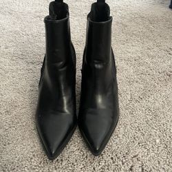 Black Boots 