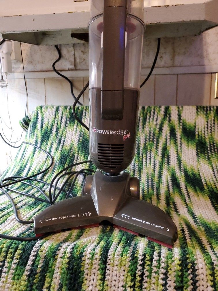 Poweredge Vacuum Cleaner