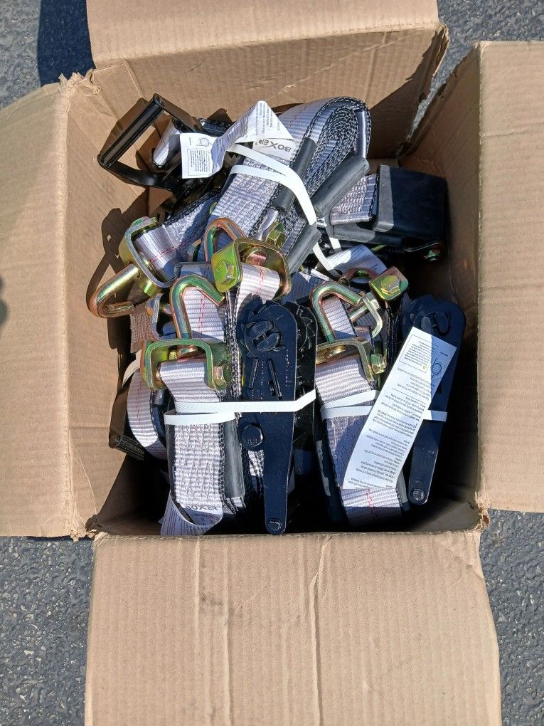 Car HAULER TIRES STRAPS.