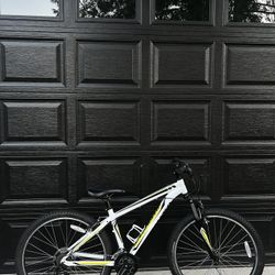 Specialized Hardrock Mountain Bike 26”