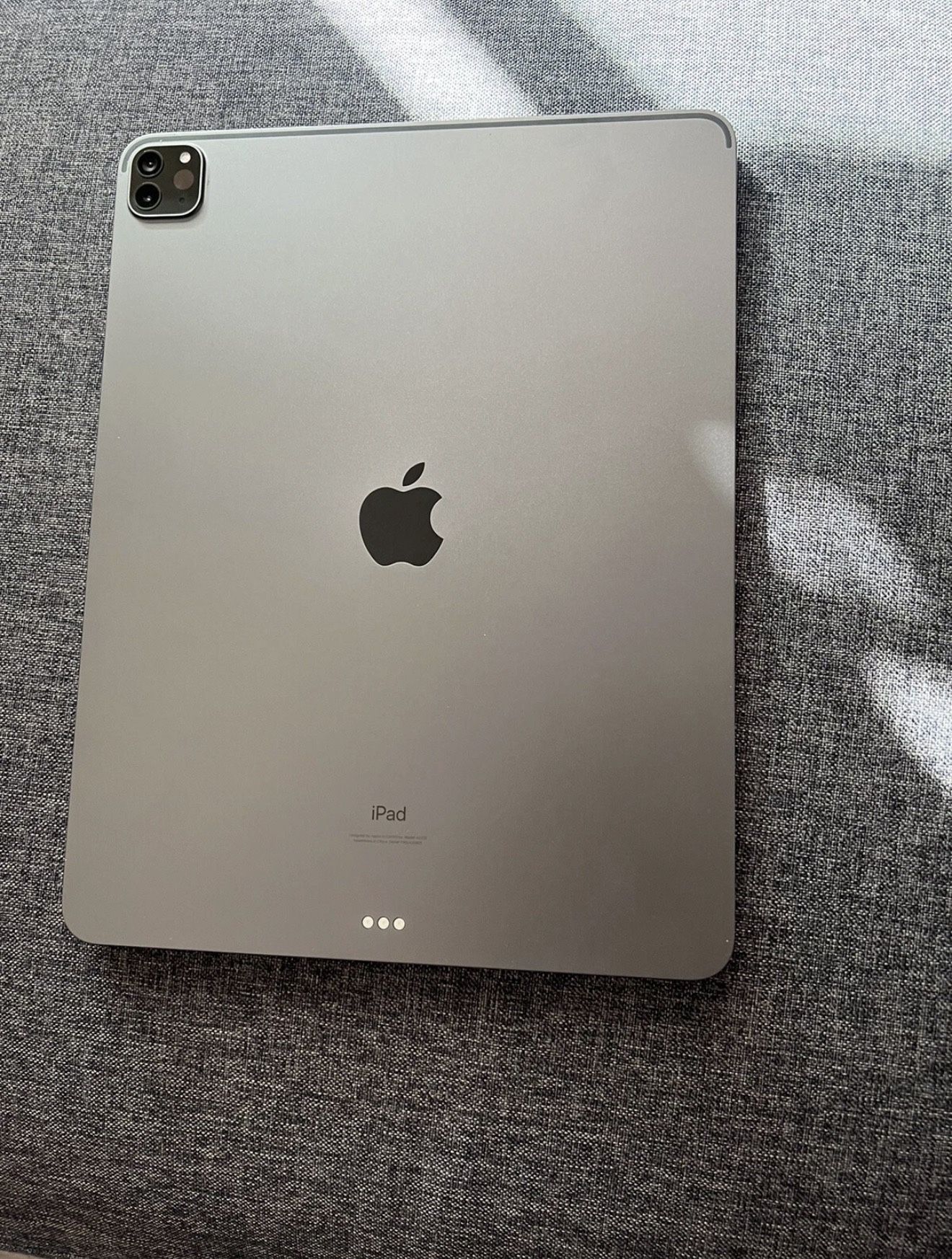 Like New iPad Pro 12.9 5th Gen 2TB