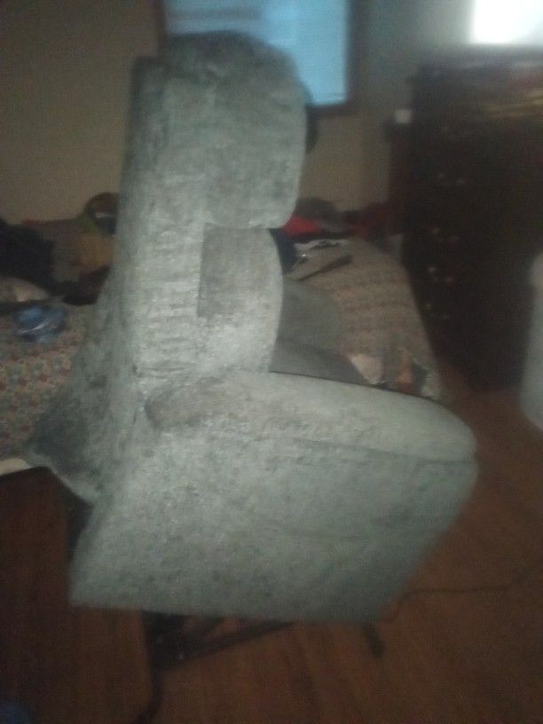 Recliner Lift Chair Brand New Never Been Used...