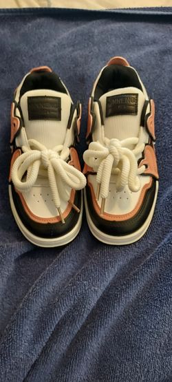 Womens Size 7 ACARITOUCH
Love Heart Skate Shoes