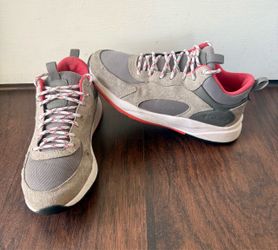 Columbia  Women's Plateau Waterproof Gray  Red Shoes