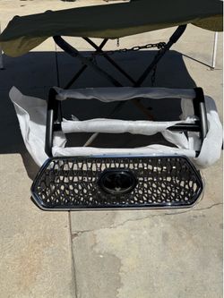 Toyota Tacoma grill and bar.
