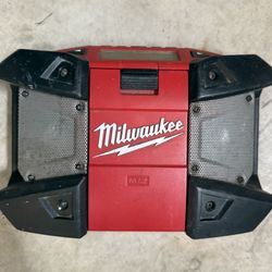 Milwaukee M12 Jobsite Radio – Model 2590-20