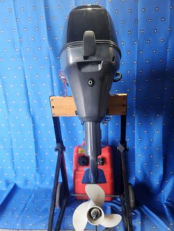 CA1558-002 Yamaha 2005 6 HP Outboard With Fuel Tank