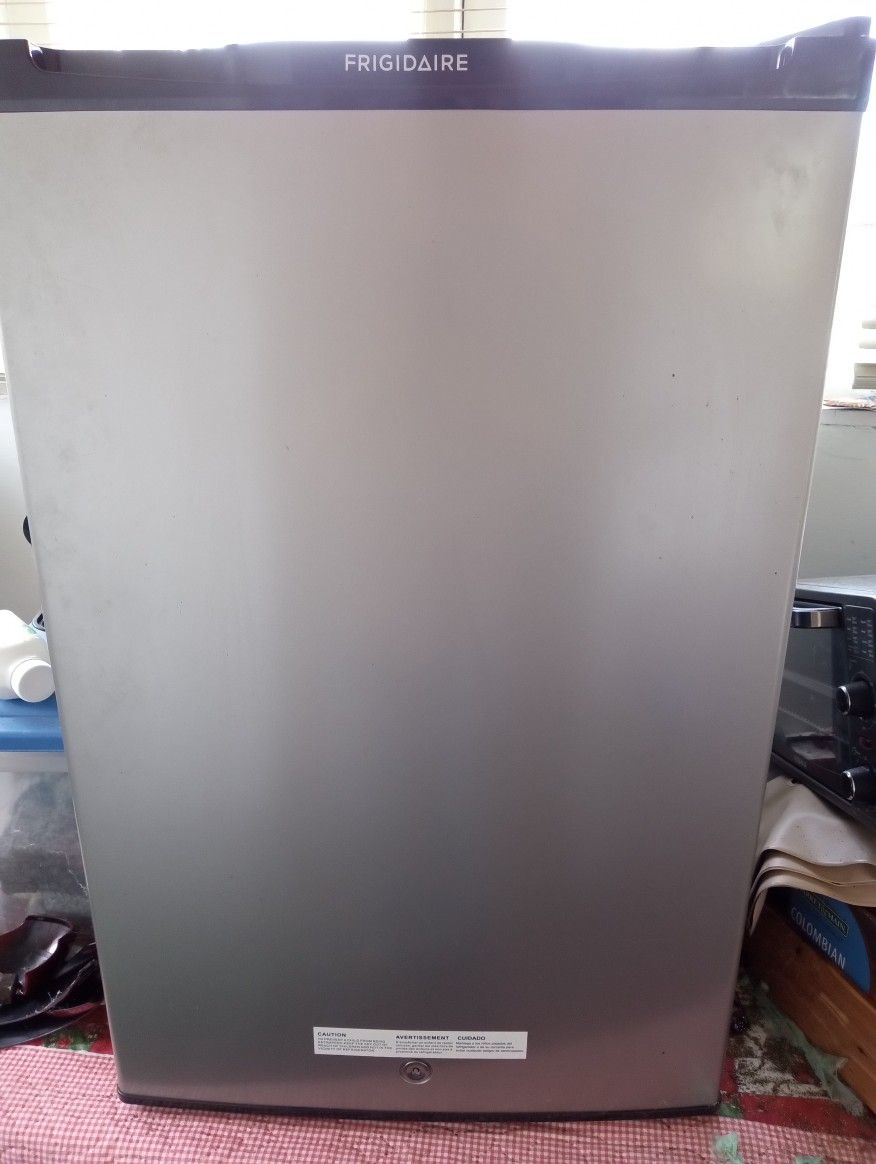 Frigidaire Mini Fridge 