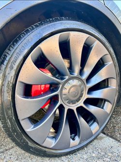 Model Y 21” Uberturbine Wheel and Tire Combo