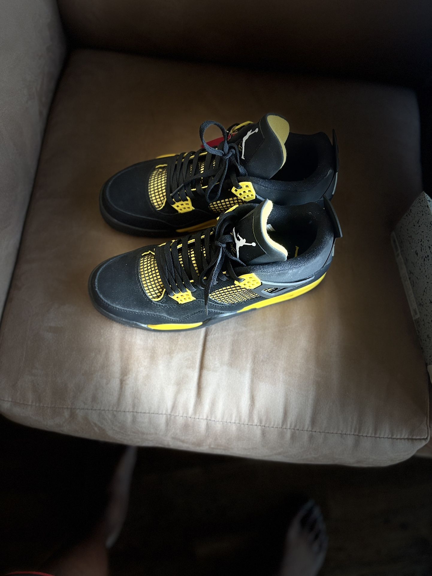 Jordan Retro 4 Thunder Yellow
