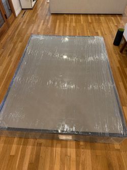 Queen box spring new