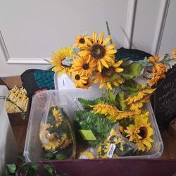🌻 Sunflower LOT Including several types of Sunflowers,including Garland,greenery and some with Stems ,some Just The Heads For Decor