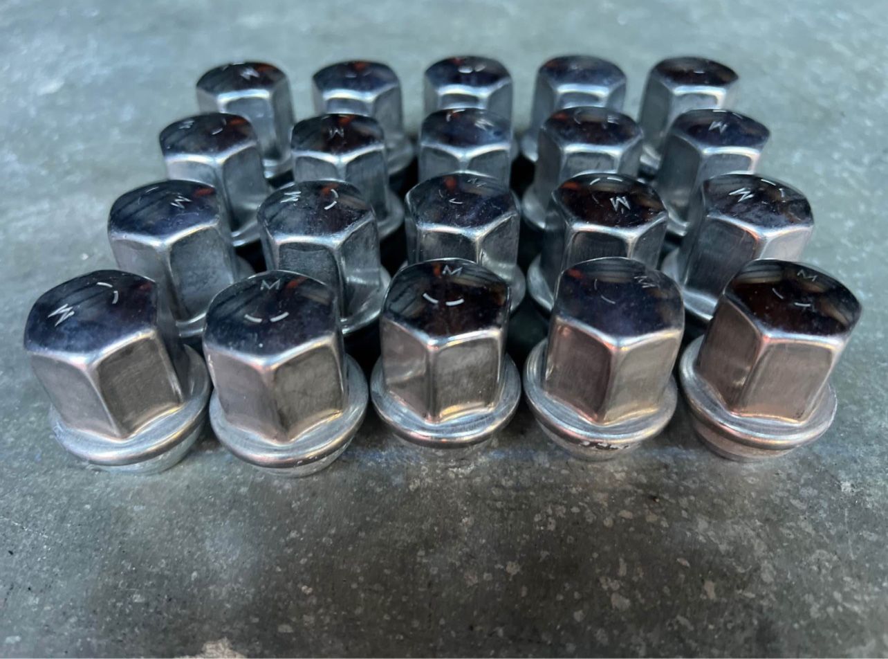 RAM 1500 LUGNUTS