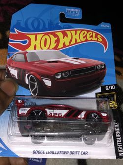 Hot wheels Dodge Challenger drift car night burnerz