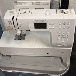Baby Lock Quest computerized sewing/quilting machine from the Quilter’s Dream Series