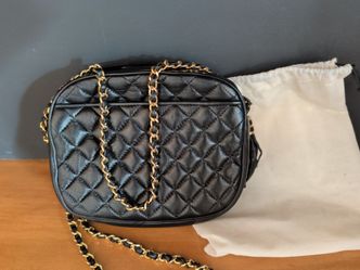 Little black leather handbag with gold chain