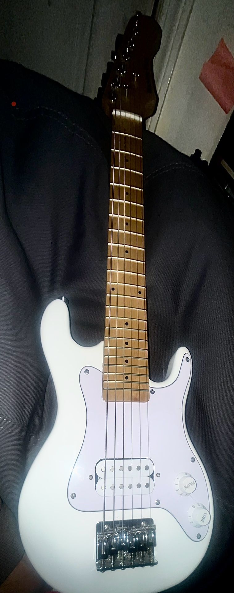 Master Play 30” Beginner Electric Guitar - Like New Condition