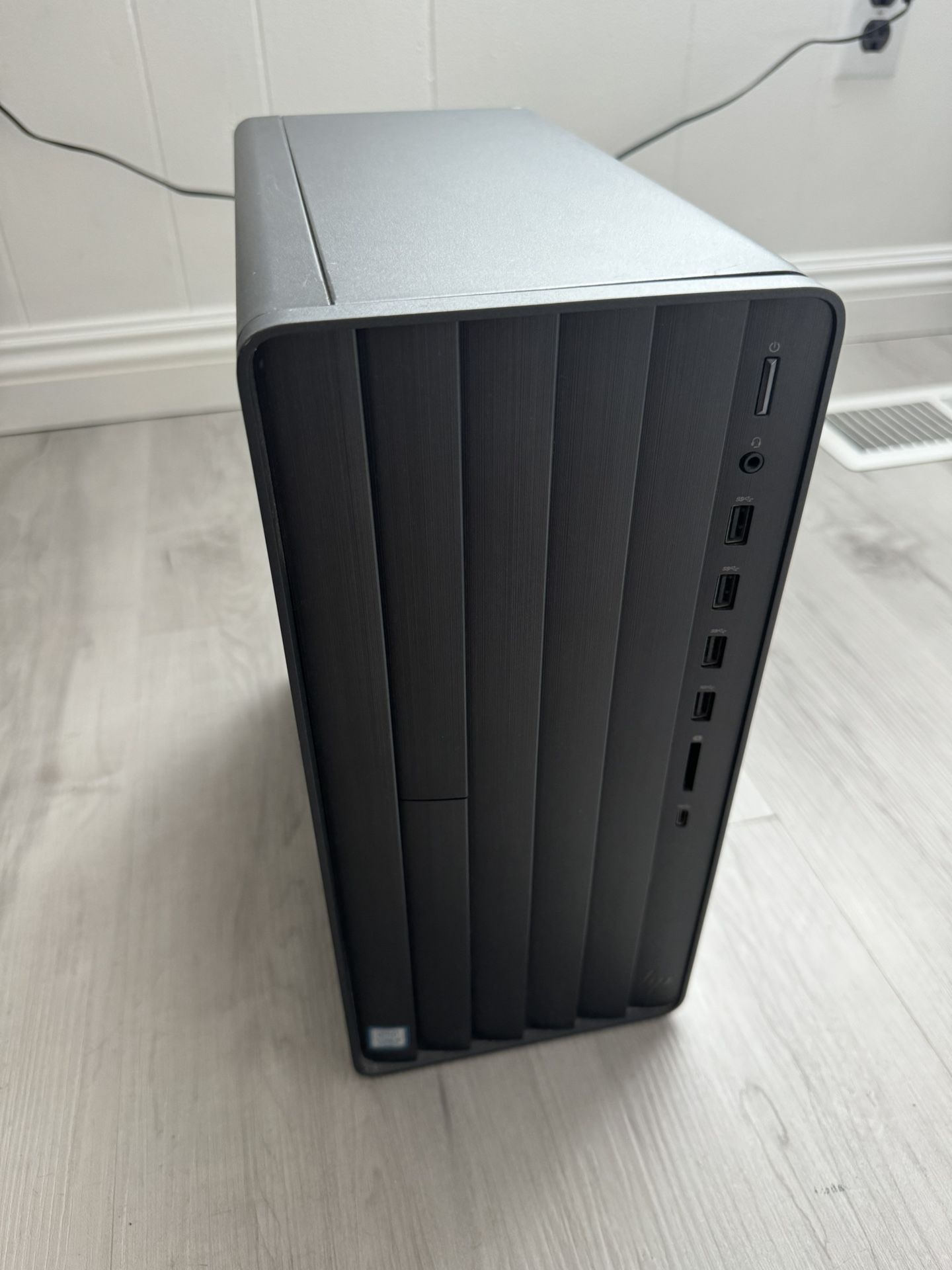 HP Envy Desktop Intel Core i5 8th Generation