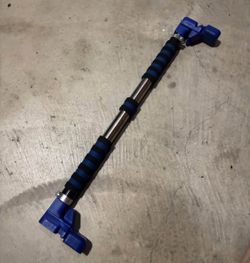 Doorframe pull-up bar