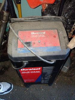 Duralast Engine Starter Battery Charger