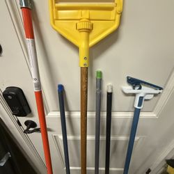 Lot of 5 Universal Mop/Broom Handles + Commercial Mop Head