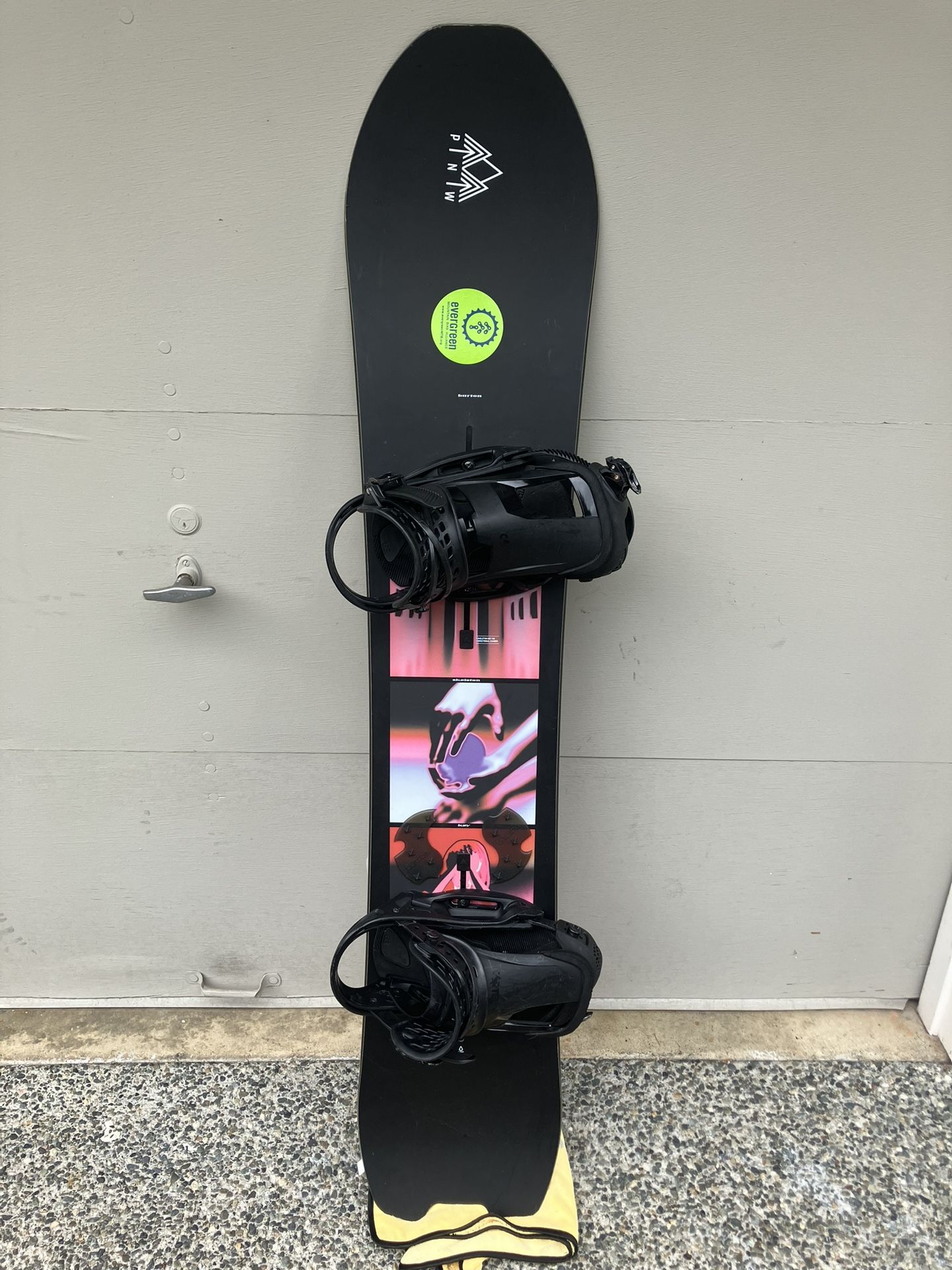 Burton Skeleton Key 158 Snowboard and Cartel EST Large bindings