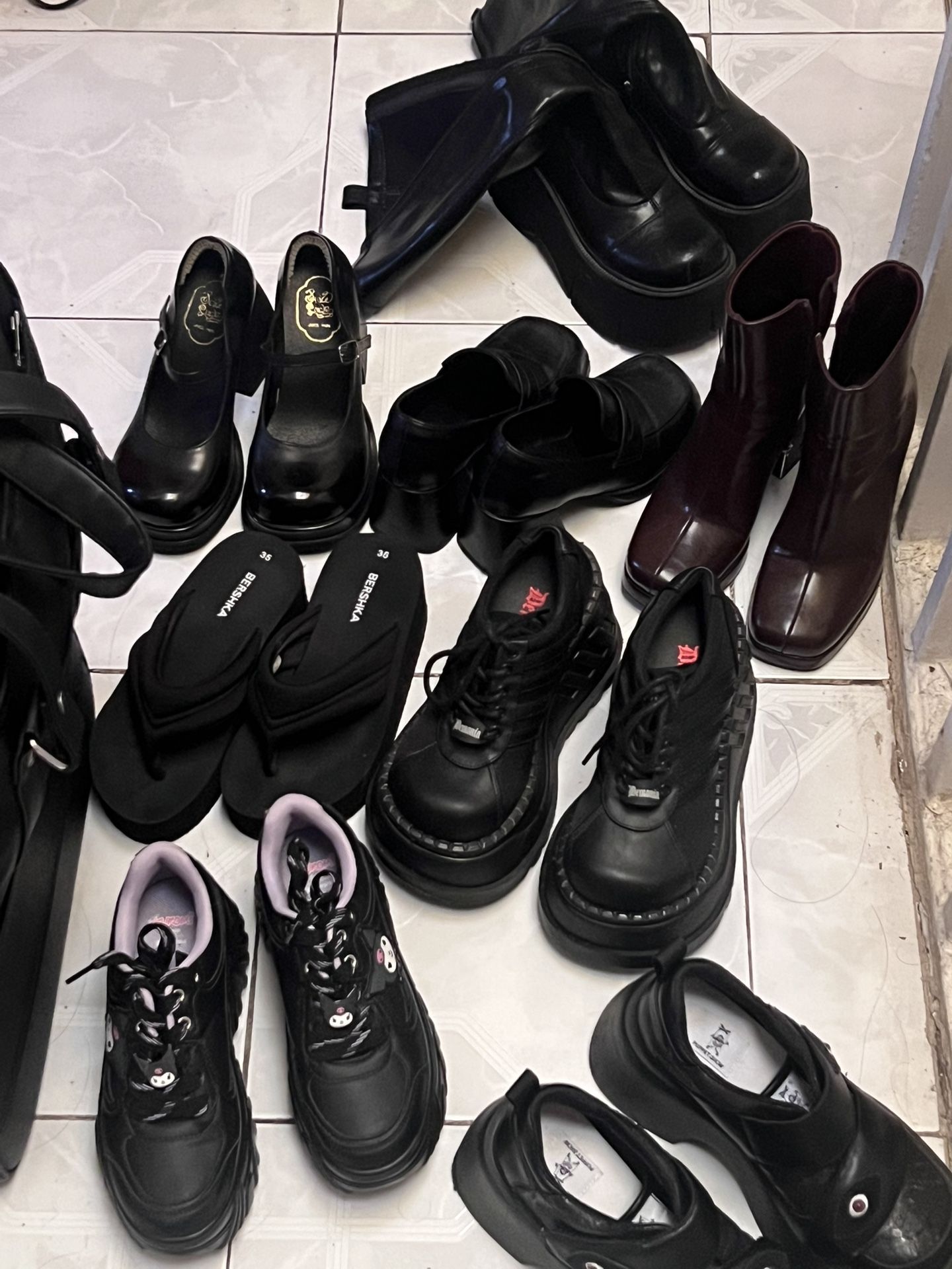Black platform shoes and boots / Size 5-6