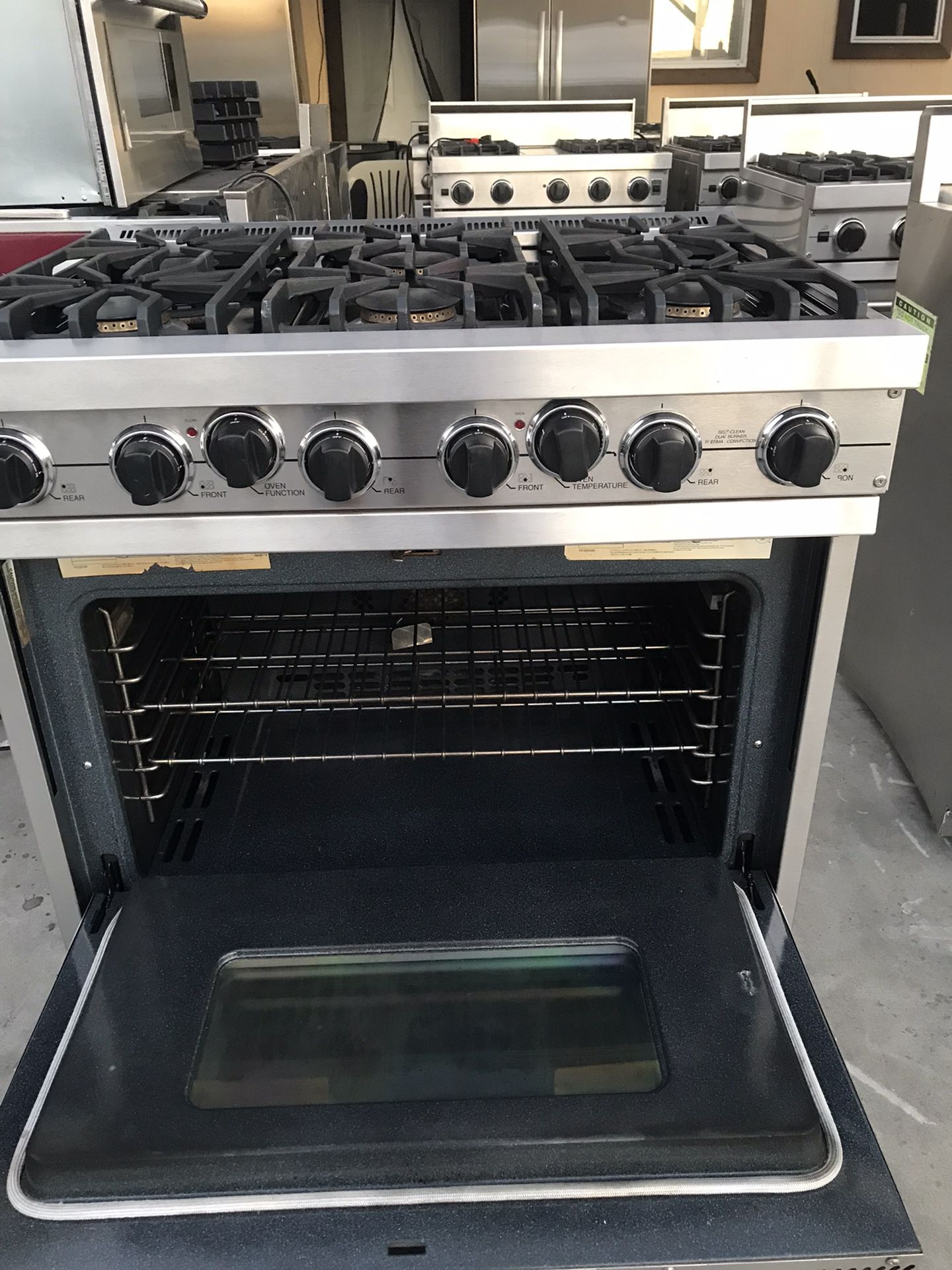 VIKING STOVE PROFESSIONAL 36 GAS PROPANE for Sale in Hayward, CA - OfferUp