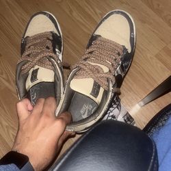 Travis Scott dumks size 10