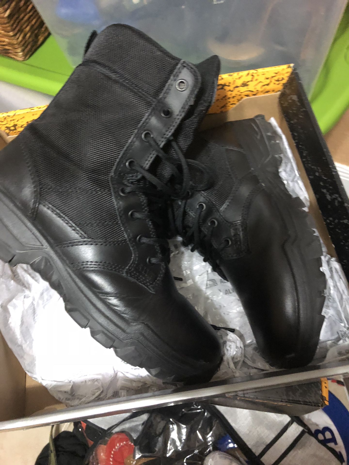 Men’s work boots size 9.5