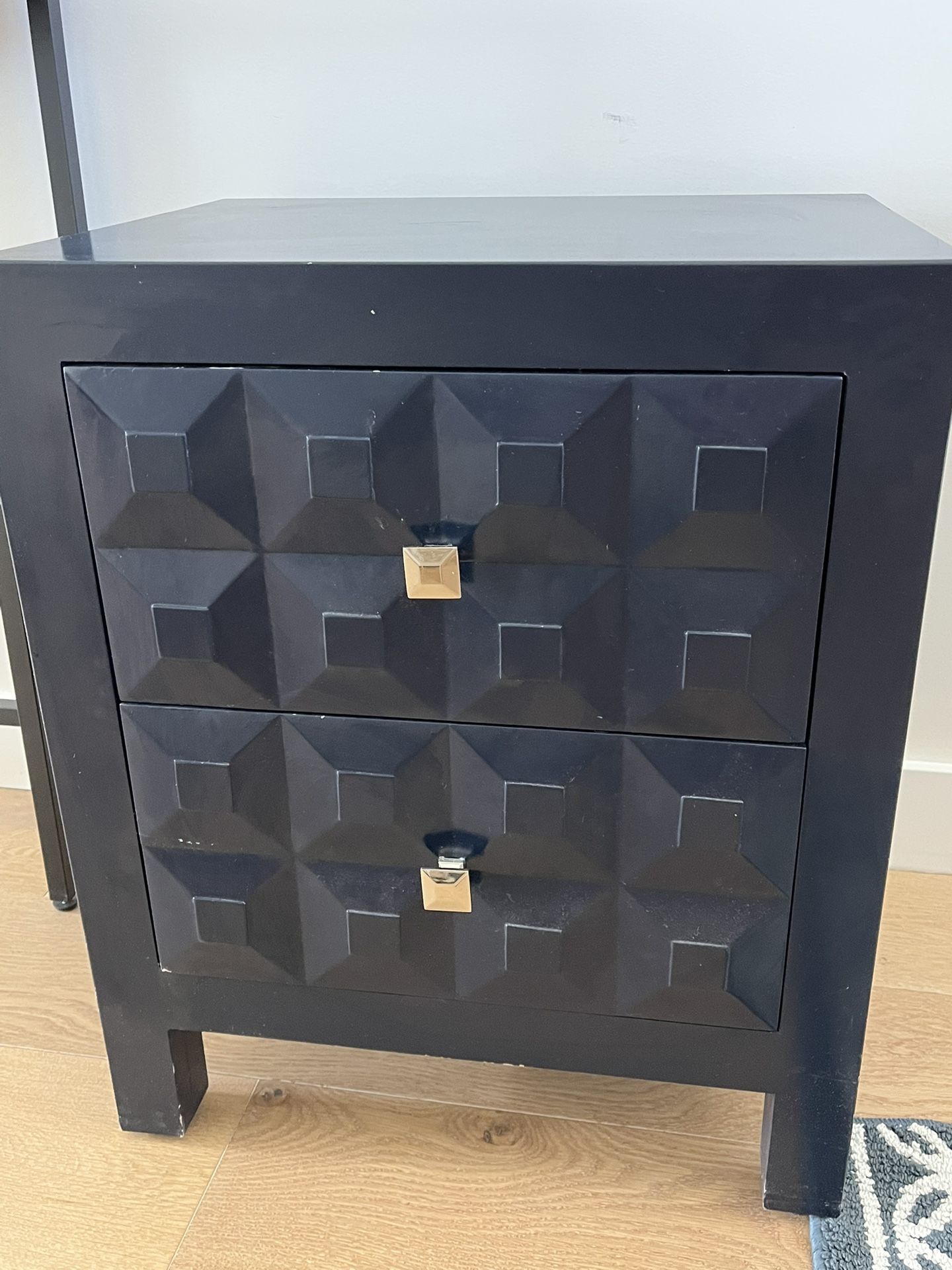 End Table/Nightstand