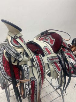 Montura charra bordada