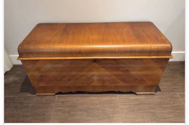 Beautiful Hope Chest / Solid Wood