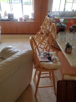 Set a 4 counter high chairs