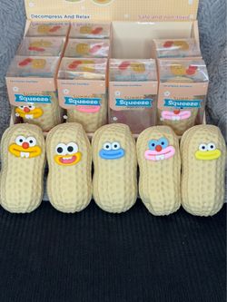 Crunchy Squeeze Squishy Peanut