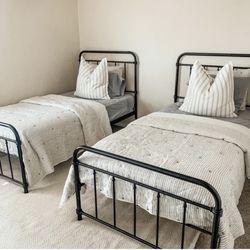 Twin bed frame platform (mattress if wanted)