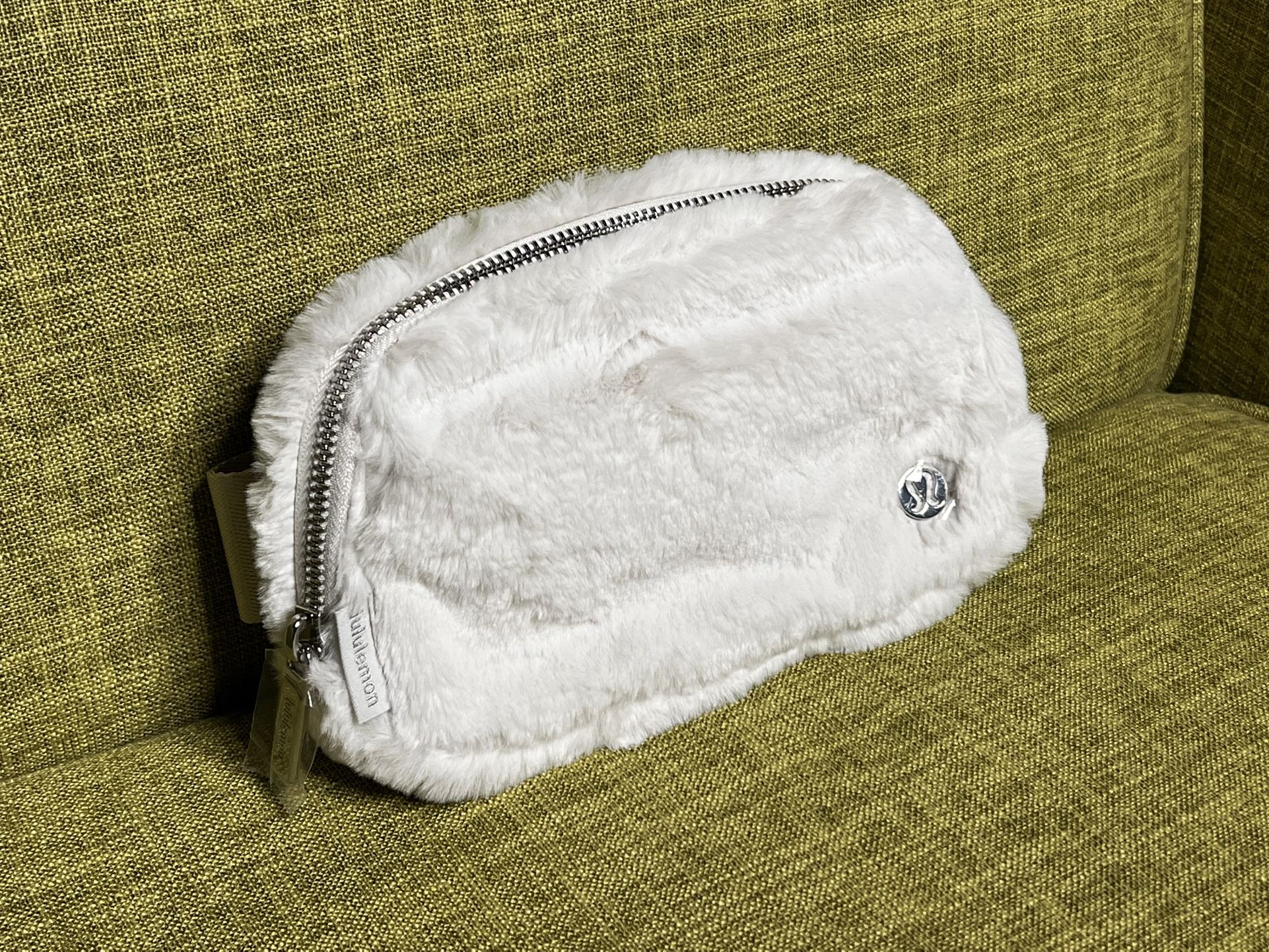 NEW NWT Lululemon Everywhere Belt Bag Waist Fanny Pack Plush Fleece Bone White Silver
