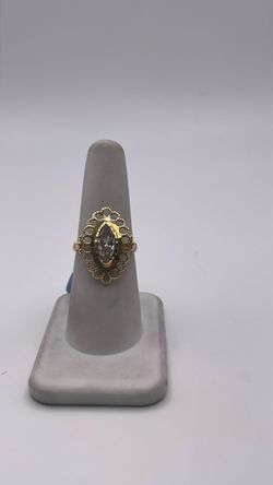 14k gold ring with CZ in the middle