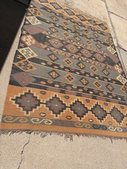 Hand woven Indian rug