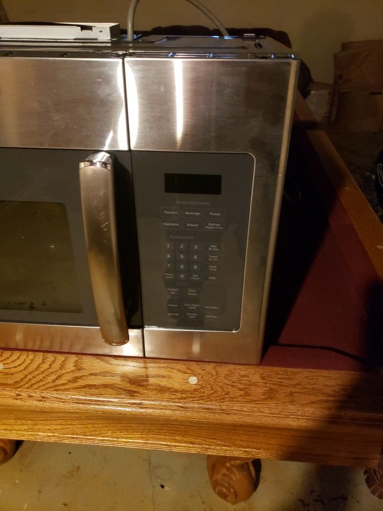 GE Under The Counter Microwave for Sale in Strongsville, OH OfferUp