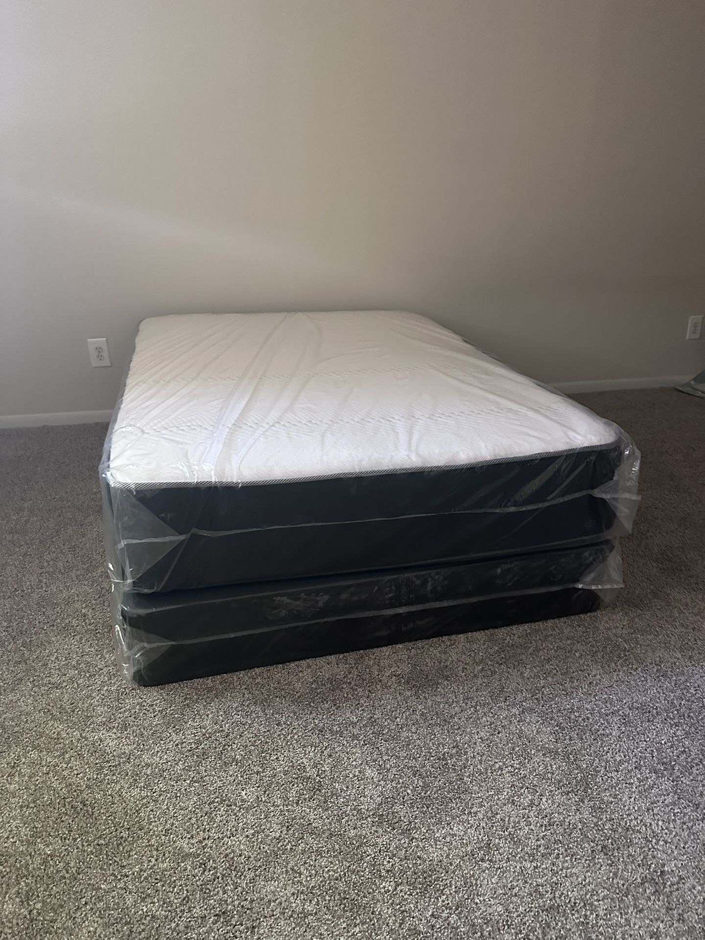 Queen Mattress Come And Box Spring - Free Delivery 🚚 To Reasonable Distance