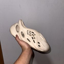Yeezy Foam Runner Sand 