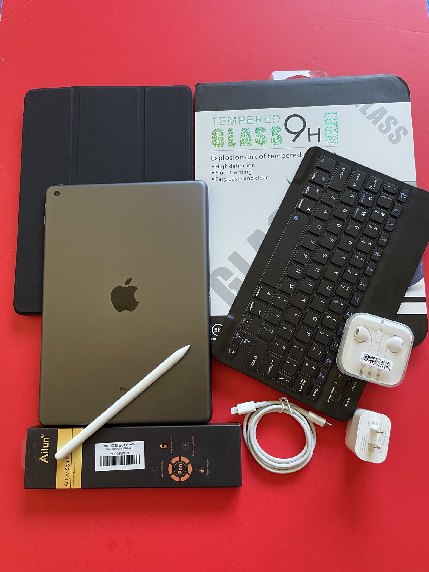 Apple IPad 8th Generation (10.2” Retina /Latest 18/ 2020 model) 32GB with stylus pen, keyboard & Accessories (No MDM Bypassed) 