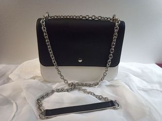 2-Tone Crossbody Faux Leather Handbag Black & White Chelsea28 Chain Strap Bag
