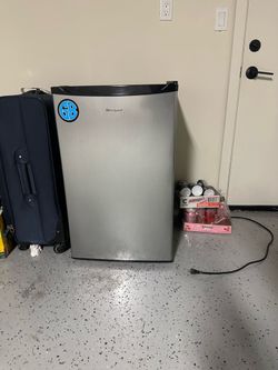 Whirlpool Mini Fridge (with freezer compartment)